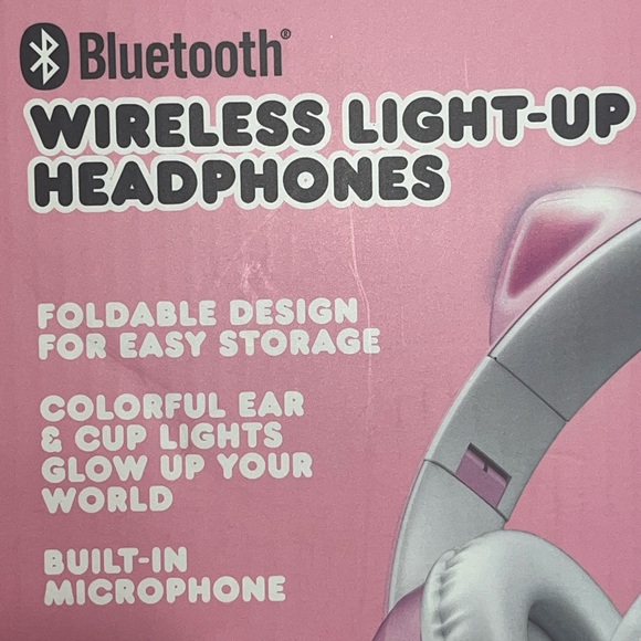 Hello Kitty Light Up Pink and White Wireless Headphones NIB NEW - Picture 3 of 7